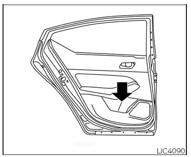 Nissan Altima L34. Storage